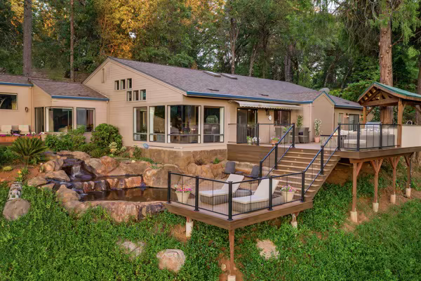 Sunrise custom deck by Stone Ridge Decking, photo 4
